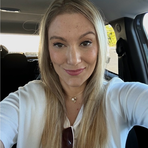 Meet your Posher, Nicole - Picture 5 of 16